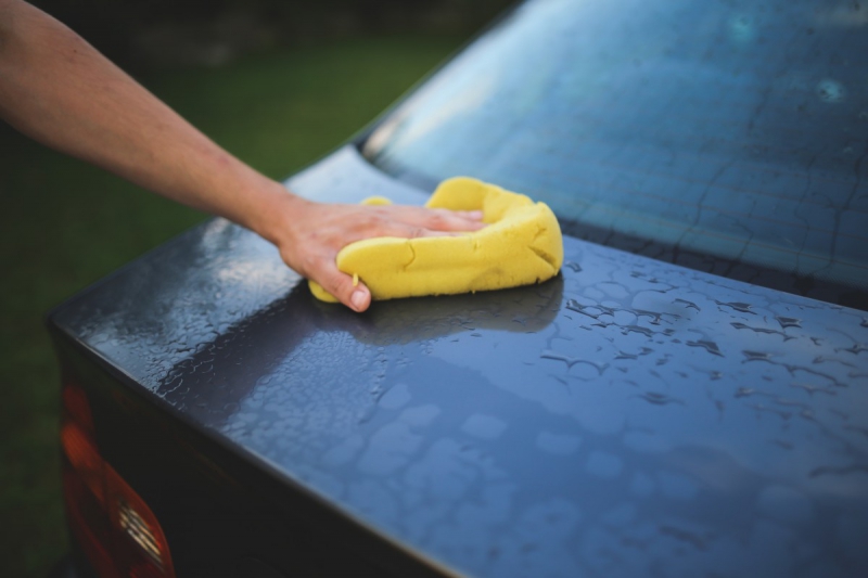 carrosserie-LA SEYNE SUR MER-min_cleaning_washing_carwash_sponge_car_auto_hand_man-722705